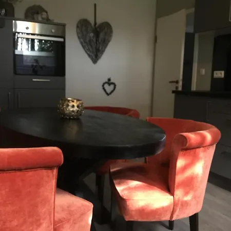 Lands Huys Apartamento Dersum